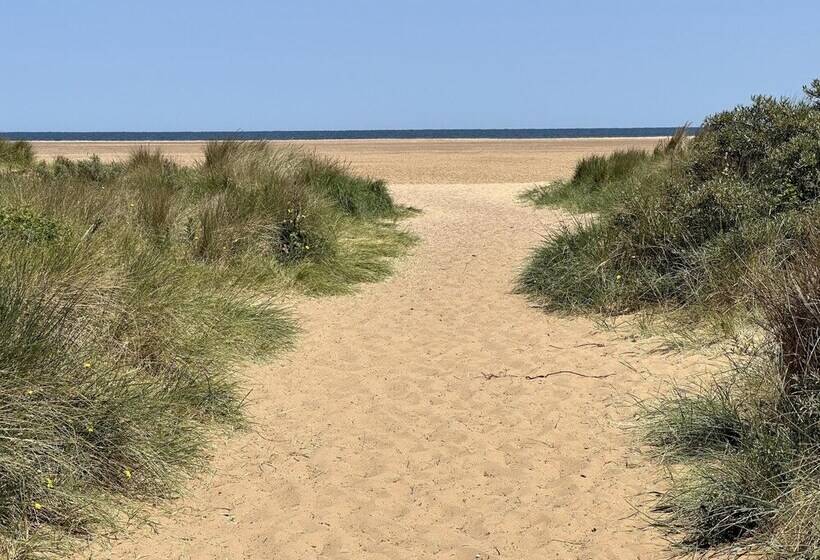 Luxury Glamping Pod With Hot Tub, Fees Apply