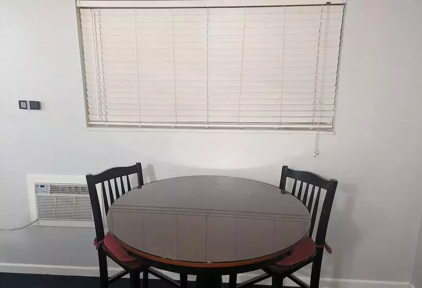 Majestic Rockies Motel