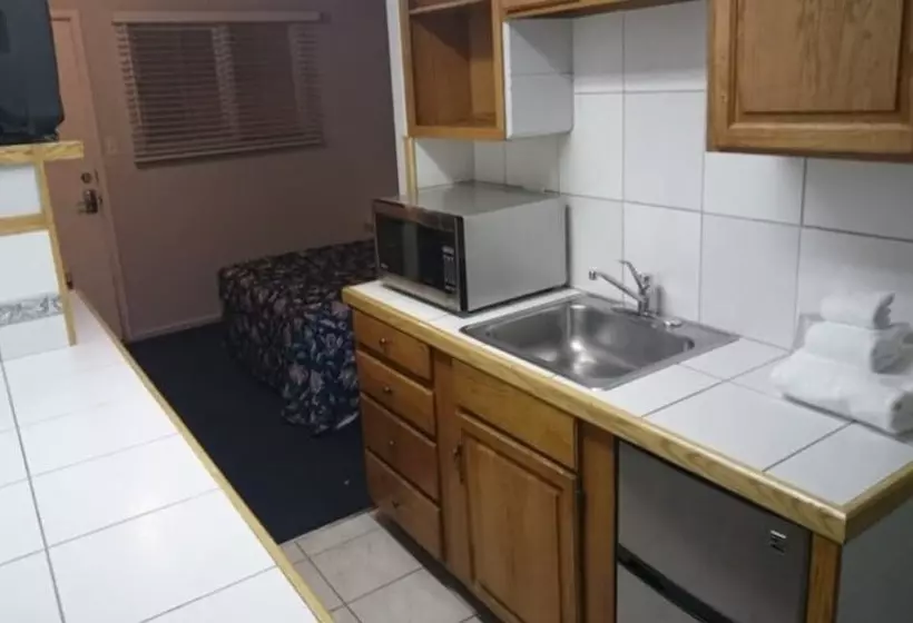 Majestic Rockies Motel