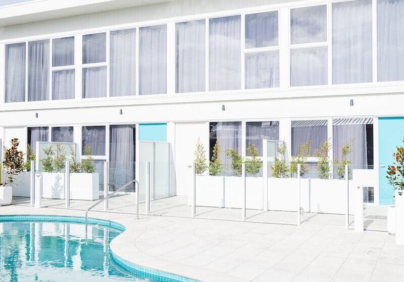 Peninsula Hotel Motel