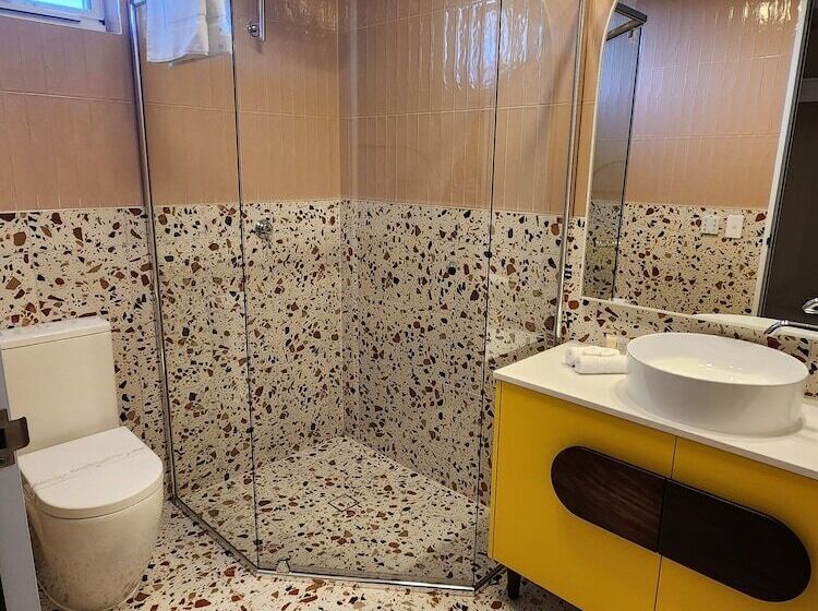 Peninsula Hotel Motel