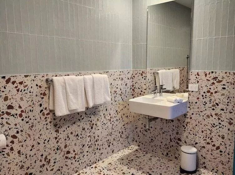 Peninsula Hotel Motel