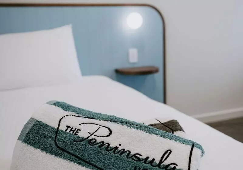 Peninsula Hotel Motel