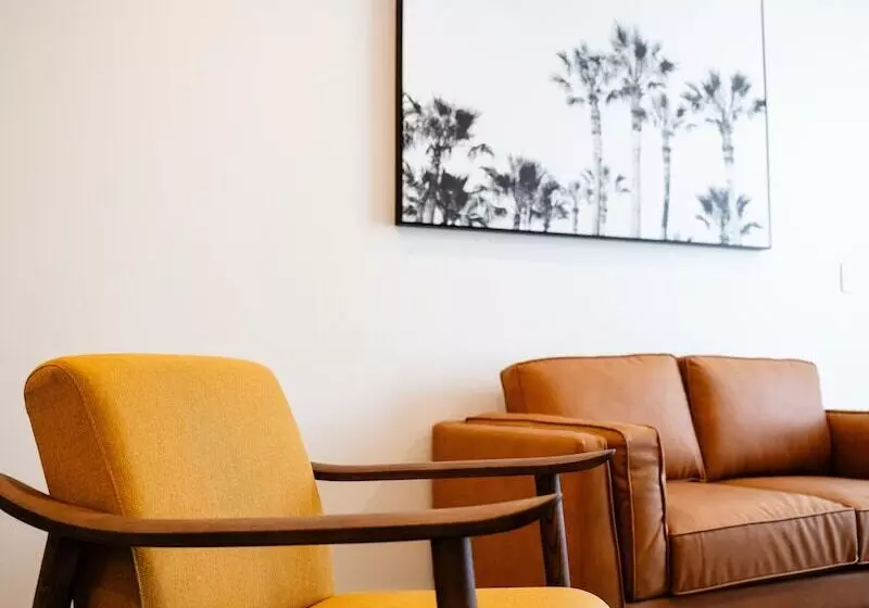 Peninsula Hotel Motel