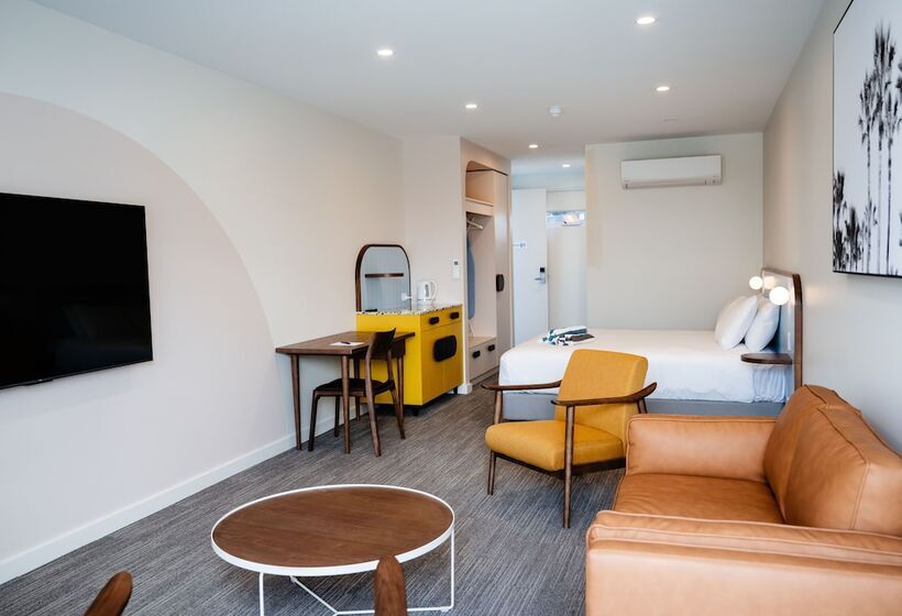 Peninsula Hotel Motel