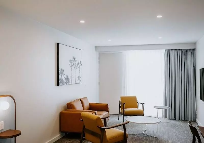 Peninsula Hotel Motel