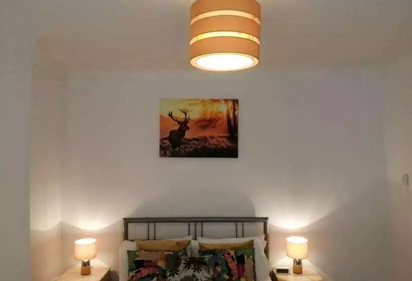 ペンション Room In Guest Room   Central Stratford Cozy Double Room With Shared Facilities