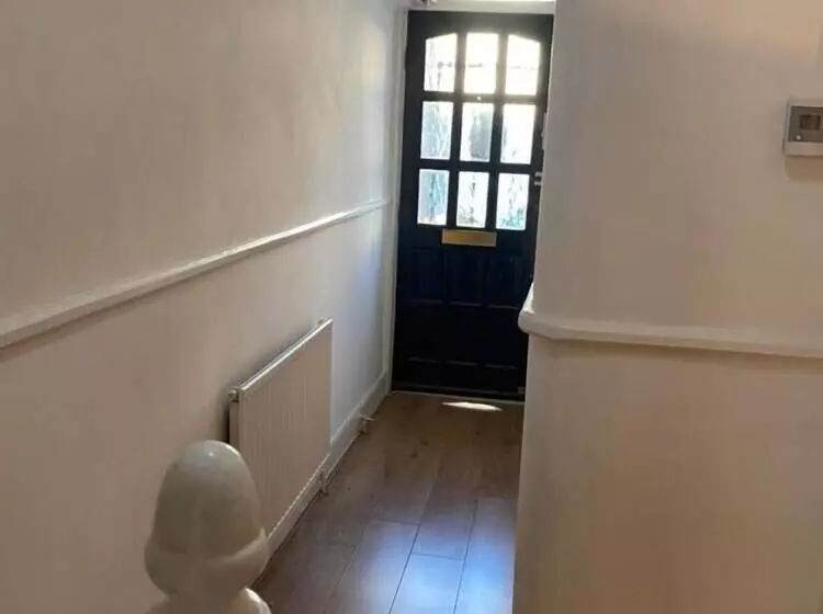 ペンション Room In Guest Room   Central Stratford Cozy Double Room With Shared Facilities