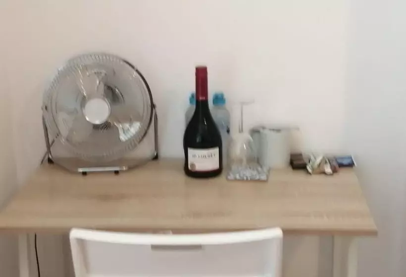 ペンション Room In Guest Room   Central Stratford Cozy Double Room With Shared Facilities