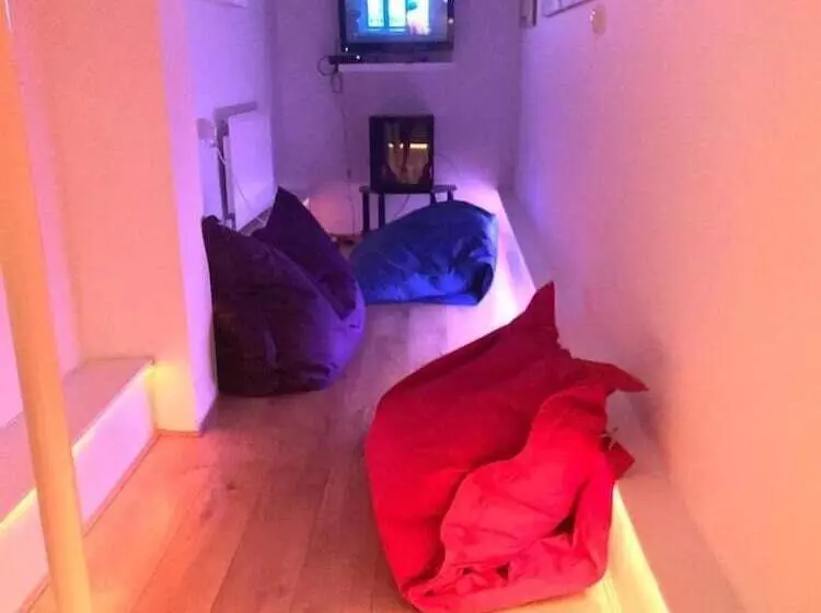 ペンション Room In Guest Room   Central Stratford Cozy Double Room With Shared Facilities