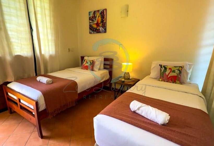 펜션 Zenhouse Nightcliff   6br Tropical Oasis