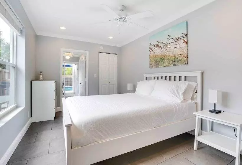 Pet Friendly Paradise W/ Pool ~ 6 Mi To Beach!