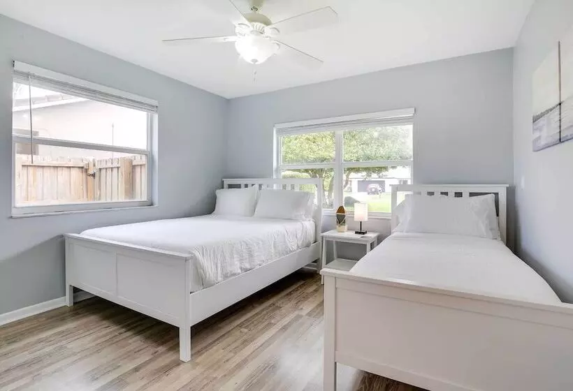 Pet Friendly Paradise W/ Pool ~ 6 Mi To Beach!