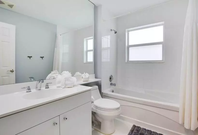 Pet Friendly Paradise W/ Pool ~ 6 Mi To Beach!