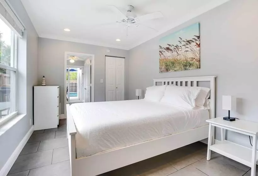 Pet Friendly Paradise W/ Pool ~ 6 Mi To Beach!