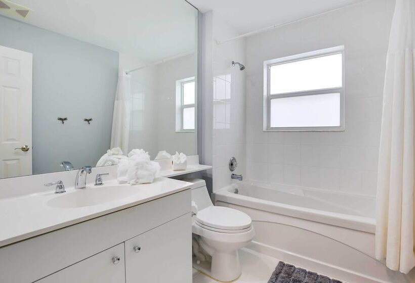 Pet Friendly Paradise W/ Pool ~ 6 Mi To Beach!