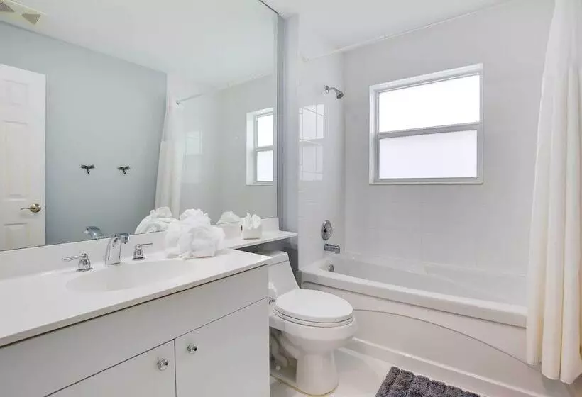 Pet Friendly Paradise W/ Pool ~ 6 Mi To Beach!