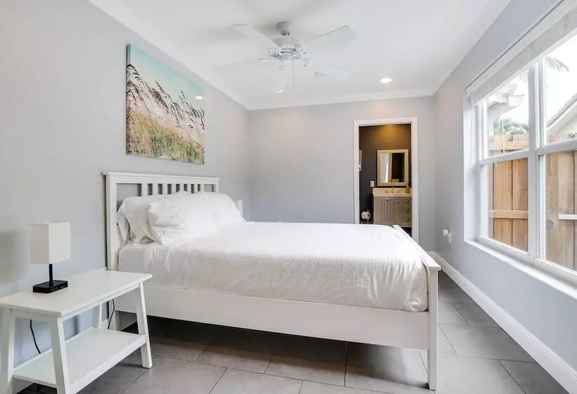 Pet Friendly Paradise W/ Pool ~ 6 Mi To Beach!