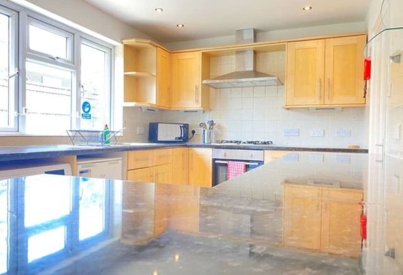 إقامة Airport Comfy Stay