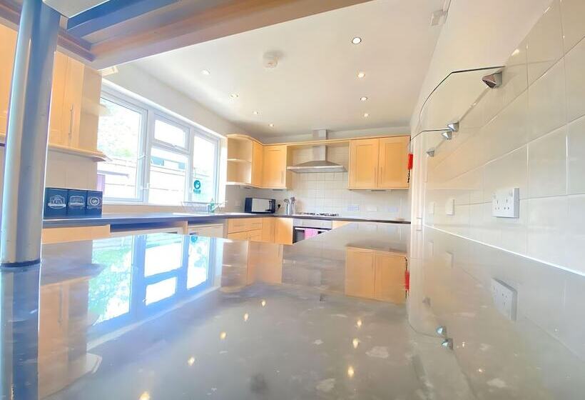 إقامة Airport Comfy Stay