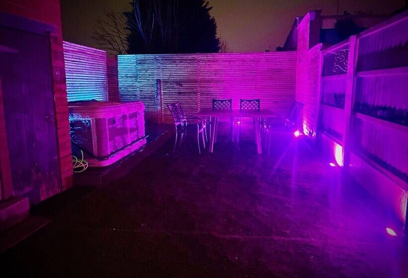 Residenssi Family Modern 3 Bed Hot Tub House In Blackpool