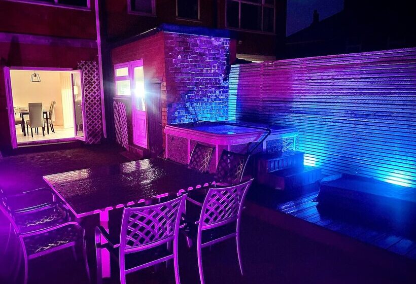 Residenssi Family Modern 3 Bed Hot Tub House In Blackpool