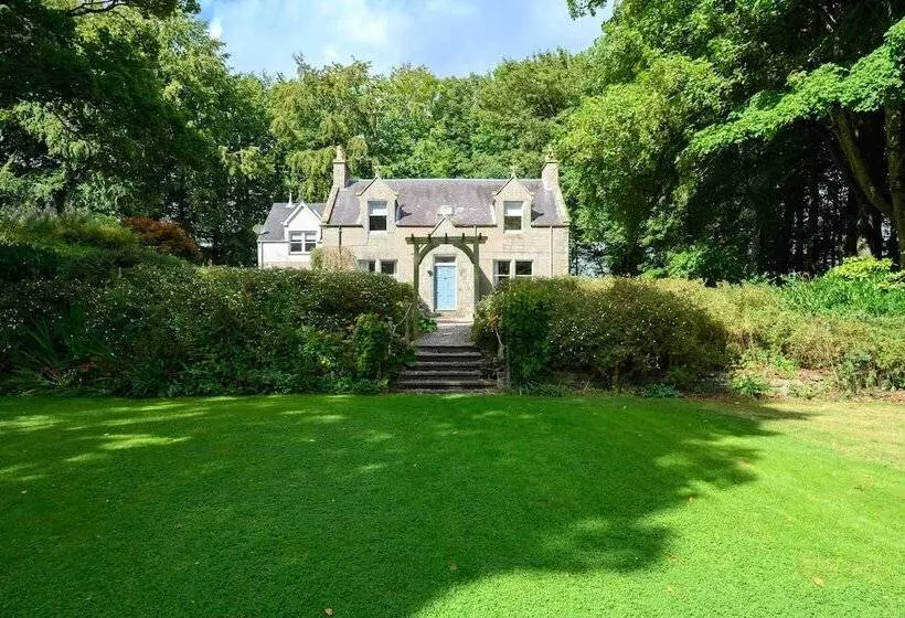 レジデンス Lovely 6 Bed Country House With Pool, Nr Arbroath