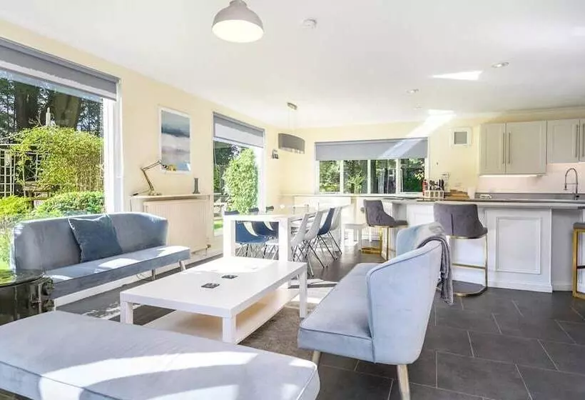 レジデンス Lovely 6 Bed Country House With Pool, Nr Arbroath