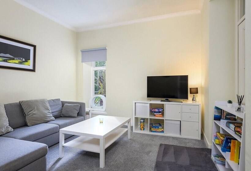 Residència Lovely 6 Bed Country House With Pool, Nr Arbroath