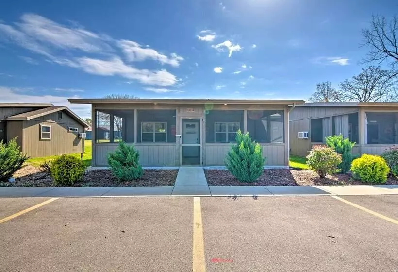 Resort Cabin W/ Nearby Pool & Lake Access!