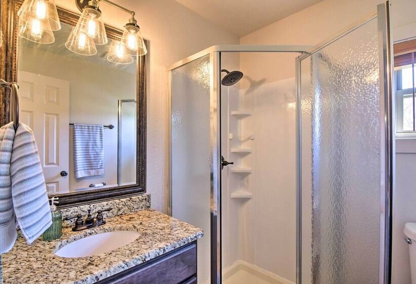 Resort Cabin W/ Nearby Pool & Lake Access!