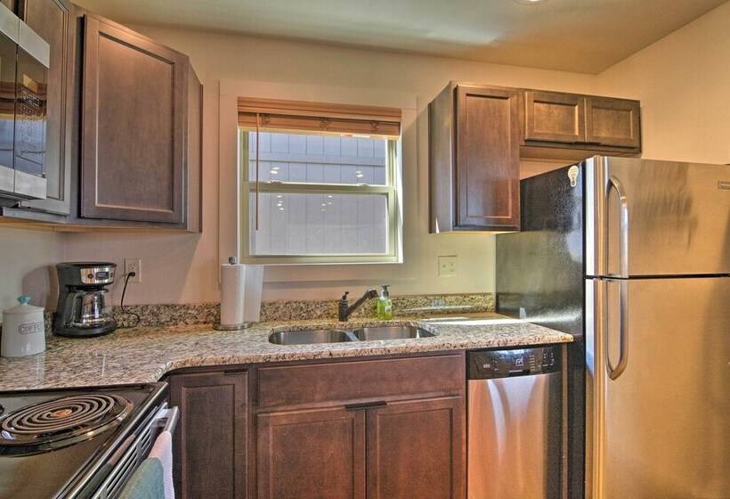 Resort Cabin W/ Nearby Pool & Lake Access!