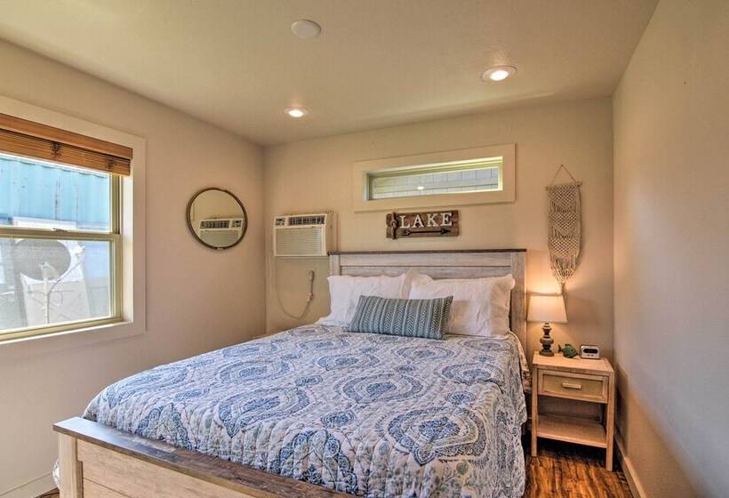 Resort Cabin W/ Nearby Pool & Lake Access!