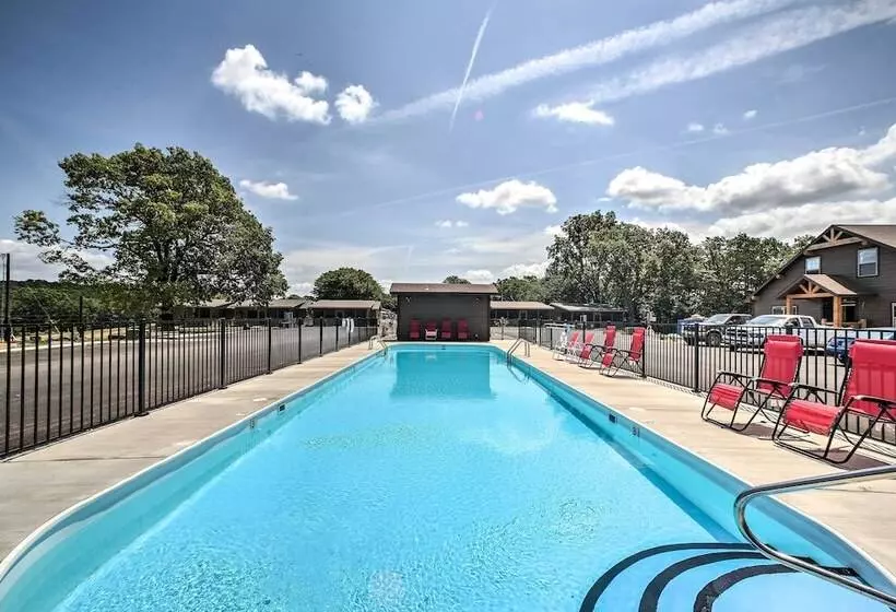 Resort Cabin W/ Nearby Pool & Lake Access!