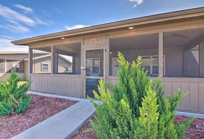 Resort Cabin W/ Nearby Pool & Lake Access!