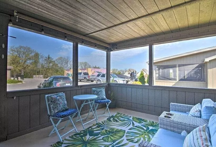 Resort Cabin W/ Nearby Pool & Lake Access!