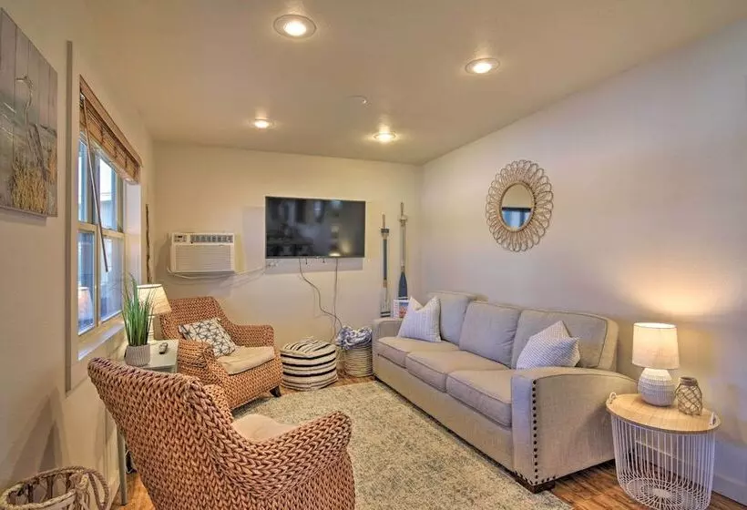 Resort Cabin W/ Nearby Pool & Lake Access!