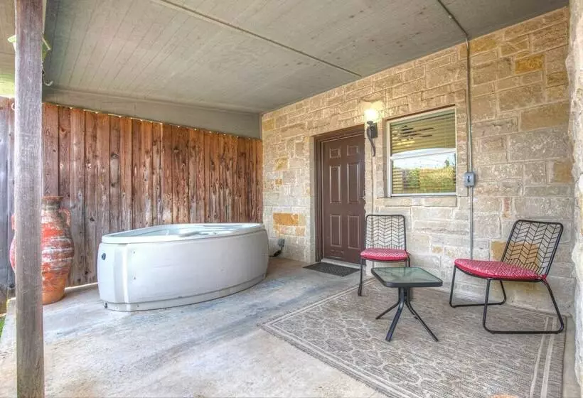 Romantic Private Cabin With Hot Tub 10 Mins To Fred!