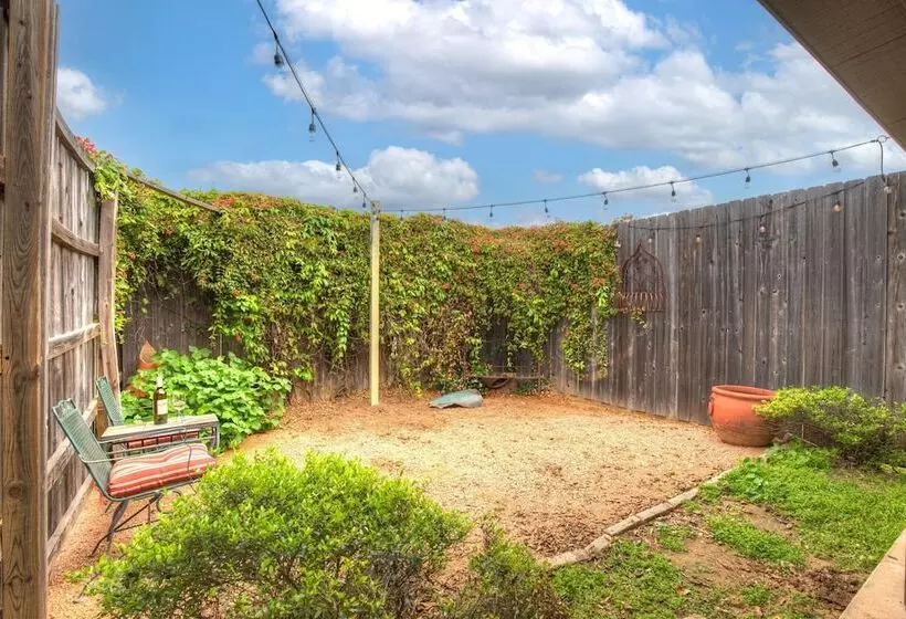 Romantic Private Cabin With Hot Tub 10 Mins To Fred!