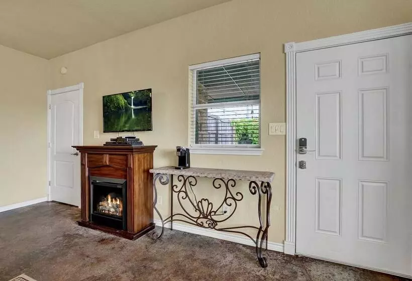 Romantic Private Cabin With Hot Tub 10 Mins To Fred!