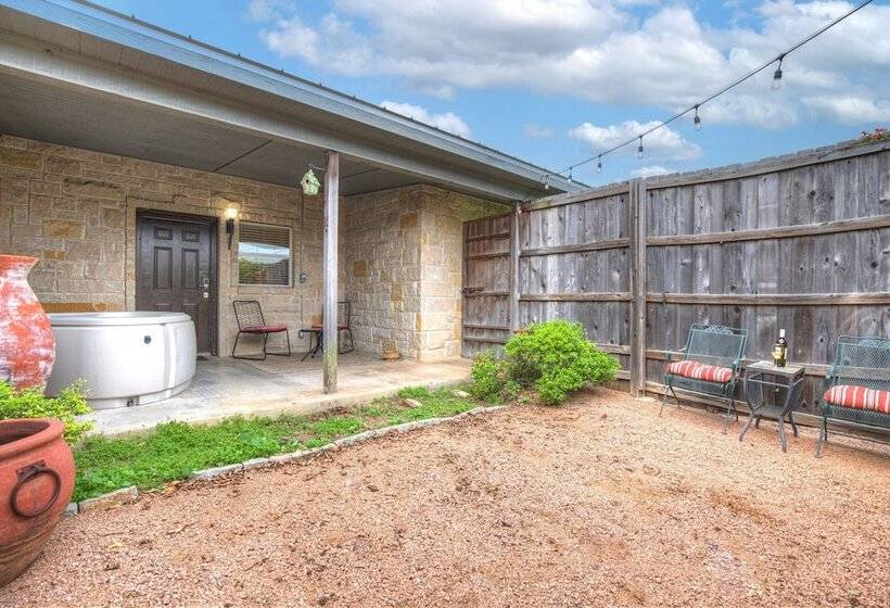 Romantic Private Cabin With Hot Tub 10 Mins To Fred!