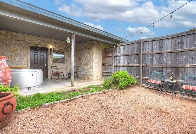 Romantic Private Cabin With Hot Tub 10 Mins To Fred!