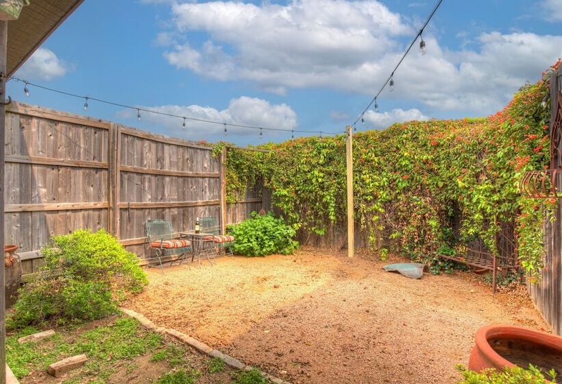 Romantic Private Cabin With Hot Tub 10 Mins To Fred!