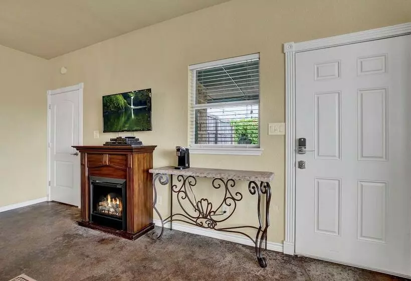 Romantic Private Cabin With Hot Tub 10 Mins To Fred!