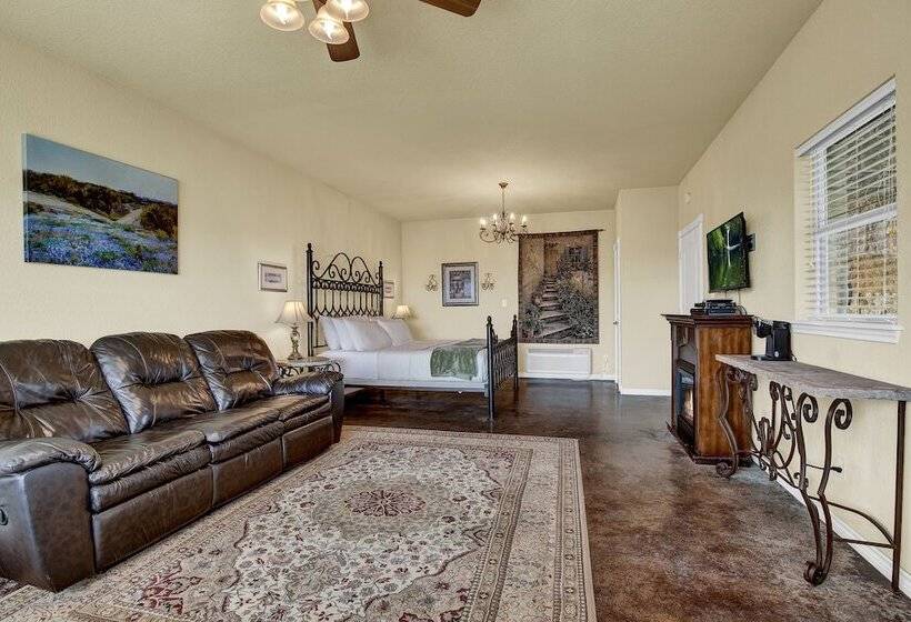 Romantic Private Cabin With Hot Tub 10 Mins To Fred!