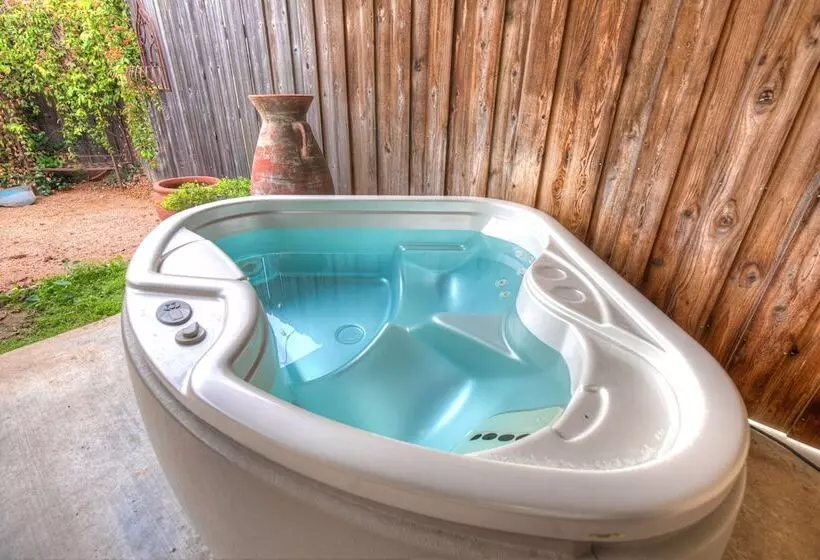 Romantic Private Cabin With Hot Tub 10 Mins To Fred!