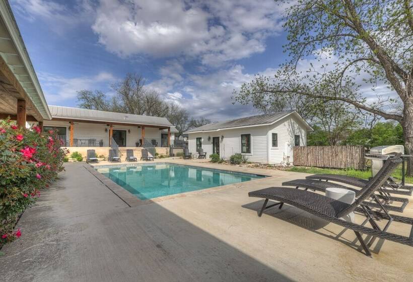 Schubert Inn Suite A With Pool Grill   2blks To Main