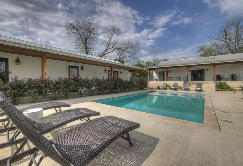 Schubert Inn Suite A With Pool Grill   2blks To Main