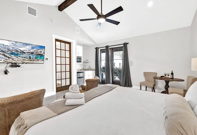 Schubert Inn Suite A With Pool Grill   2blks To Main