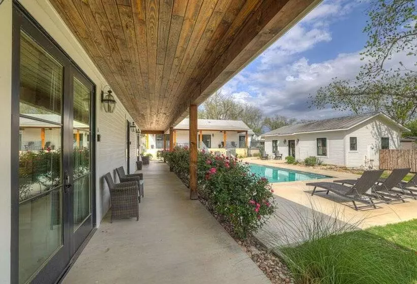 Schubert Inn Suite A With Pool Grill   2blks To Main